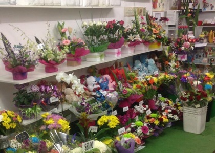Range of floral selections, Unanderra Flower Shop - Wollongong