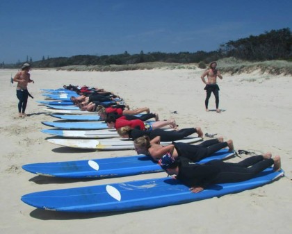 Pop up and surf, Kool Katz Surfing - Byron Bay