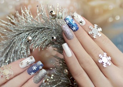 Festive christmas themed nail design