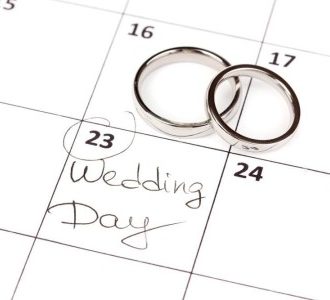 Booking wedding with rings on calender