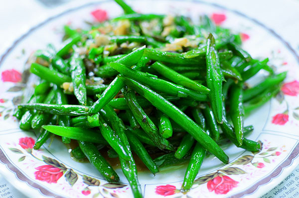 Blanched green beans on a plate