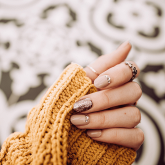 Acrylic nails in jumper